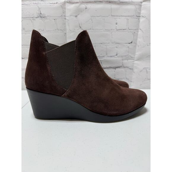 Women's CROCS Leigh Wedge Chelsea ankle boot like new Size 11w - Picture 4 of 9